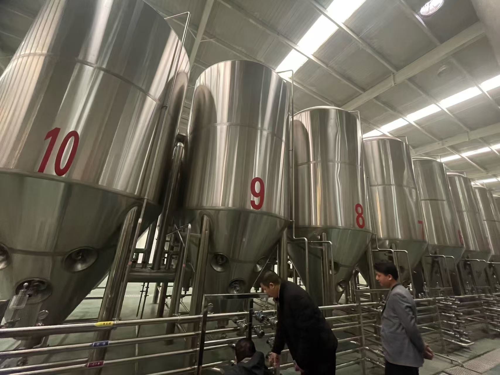 六盘水精酿啤酒设备厂—平面布置、设备设计、制造、调试、培训等一条龙服务